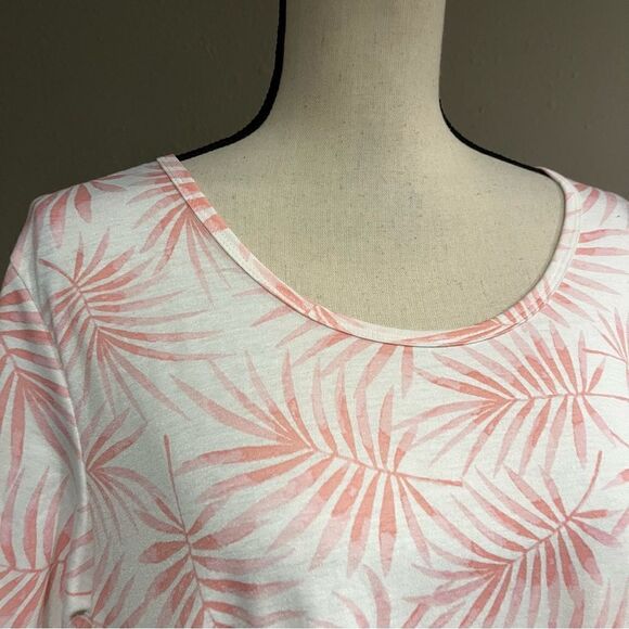 LuLaRoe perfect tee pink leaves loose fit short sleeve shirt - Picture 2 of 12